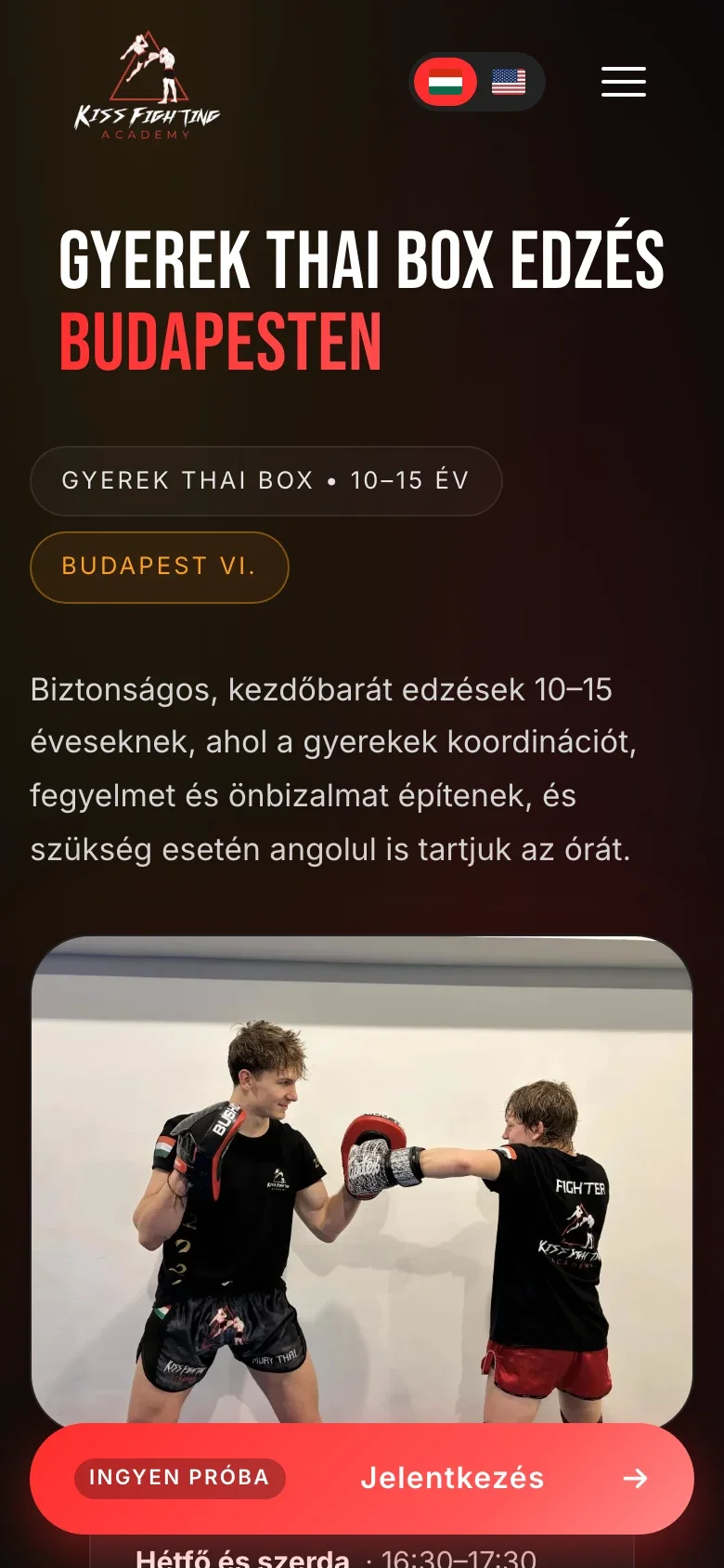 A Kiss Fighting Academy gyerekedzésének mobilos oldala a jelentkezési lehetőséggel.